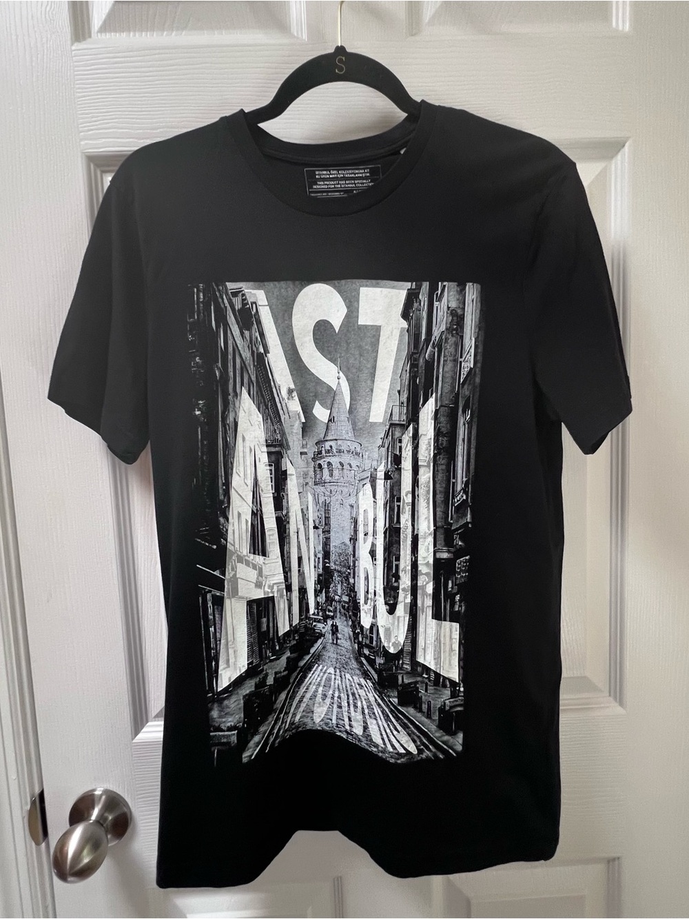 Mavi Instanbul Collection Men’s Graphic Photo Black Short Sleeve TShirt Size M